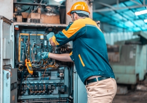 Warehouse Electrician in River North: Expand Your Capacity